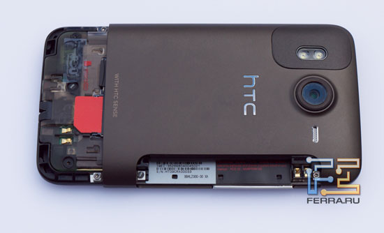 Задняя панель HTC Desire HD со снятыми крышками