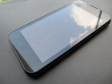 Смартфон LG Optimus Black.