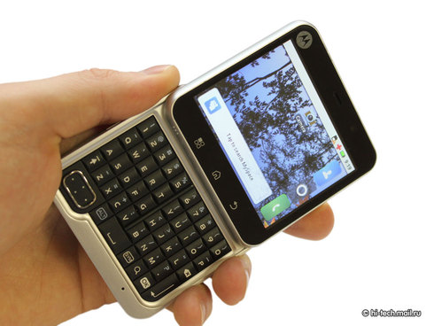 Обзор Motorola Flipout (MB511): самый необычный Android