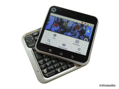 Обзор Motorola Flipout (MB511): самый необычный Android