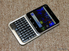 Обзор Motorola Flipout (MB511): самый необычный Android