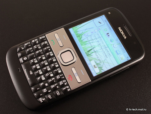 Обзор Nokia E5. Самый недорогой QWERTY-смартфон