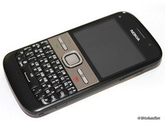 Обзор Nokia E5. Самый недорогой QWERTY-смартфон