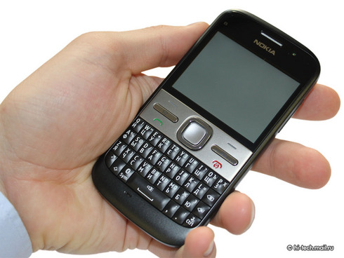 Обзор Nokia E5. Самый недорогой QWERTY-смартфон