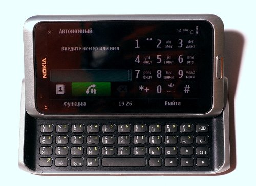 Nokia E7 - бизнес-смартфон с QWERTY-клавиатурой