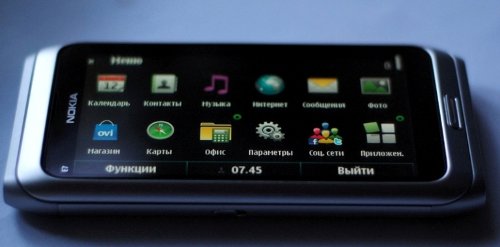 Nokia E7 - бизнес-смартфон с QWERTY-клавиатурой