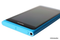 Предварительный обзор Nokia N9: первый смартфон без кнопок