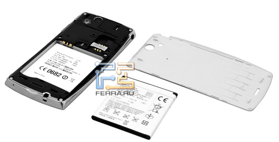 Sony Ericsson Xperia Arc без задней крышки и аккумулятора