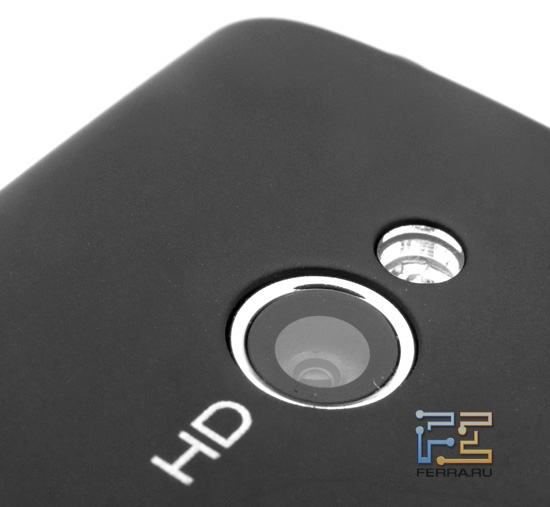 Объектив встроенной камеры Sony Ericsson Xperia mini pro
