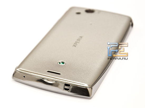 Нижний торец Sony Ericsson Xperia arc