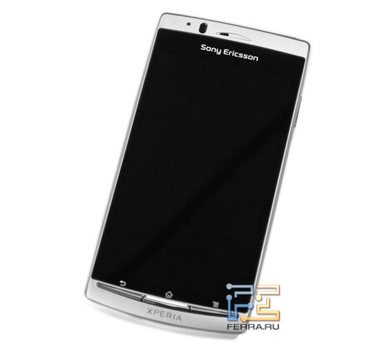 Экран в Sony Ericsson Xperia arc занимает почти всю лицевую сторону