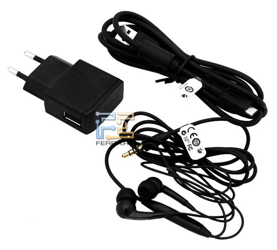 Зарядное устройство, USB-кабель и проводная гарнитура из комплекта Sony Ericsson Xpeira X10 mini pro