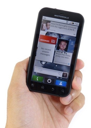 Motorola Defy thumb Motorola Defy: удивительно выносливый смартфон