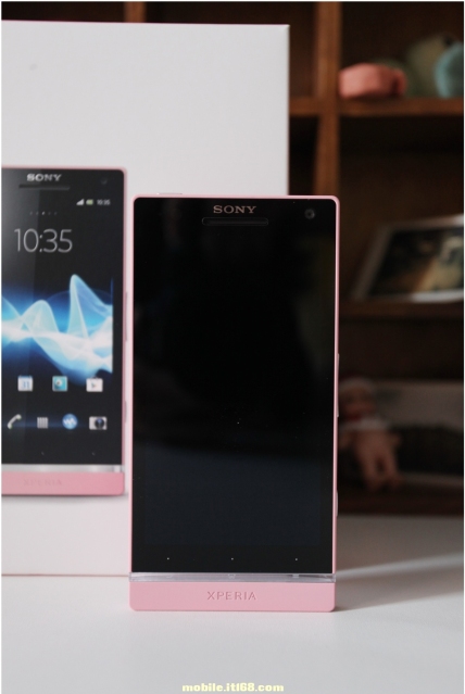 Sony Xperia SL pink