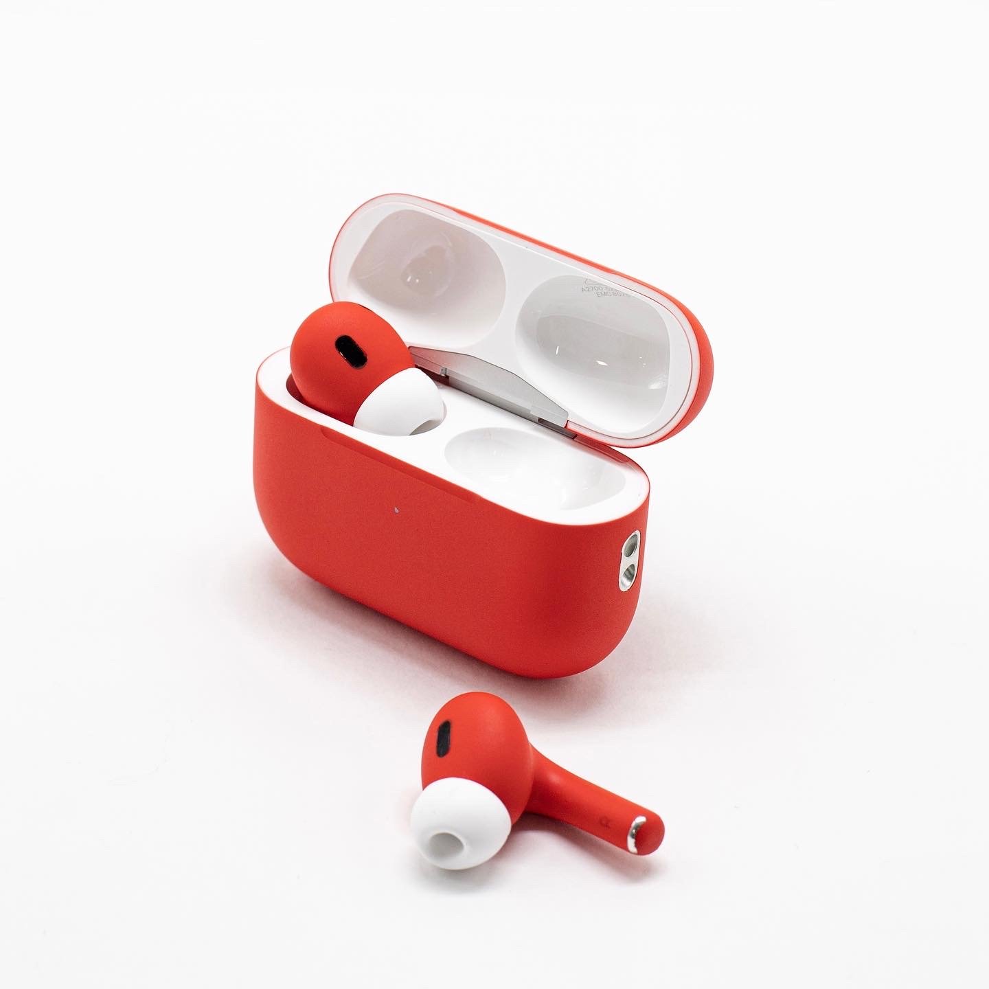 Apple AirPods Pro (2nd generation) 2022 , красный