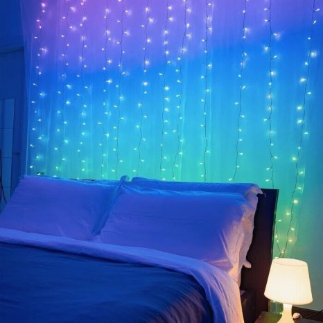 Фото товара Гирлянда штора Twinkly Curtain (Multicolor + White edition) с 210 шт. RGB+W + BT + Wi-Fi 1,5 м x 2,1 м (TWW210SPP-TEU)