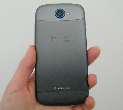 HTC One S — корпус из анодированного алюминия