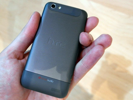 HTC One V сзади