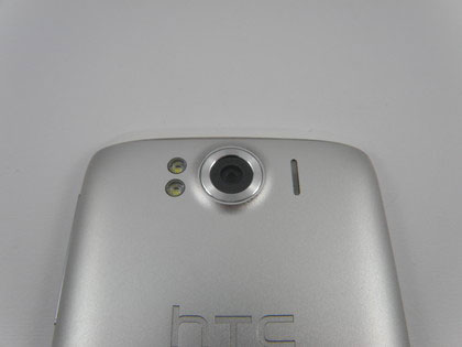 HTC Sensation XL — камера на задней панели