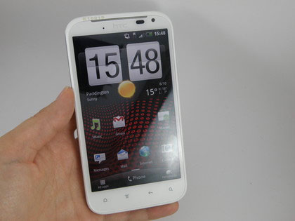 HTC Sensation XL в руках