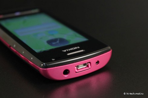 Обзор Nokia 600: самый дешевый Symbian Belle смартфон