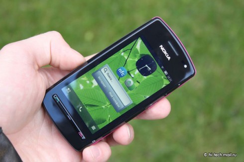 Обзор Nokia 600: самый дешевый Symbian Belle смартфон