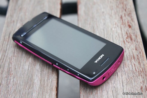 Обзор Nokia 600: самый дешевый Symbian Belle смартфон