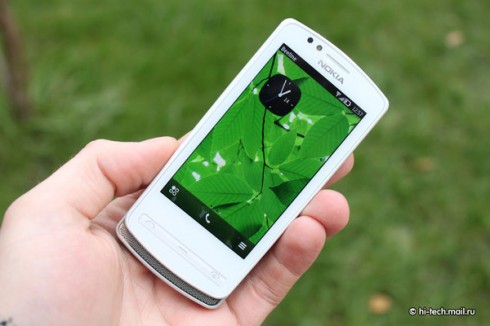 Обзор Nokia 700: самый маленький смартфон