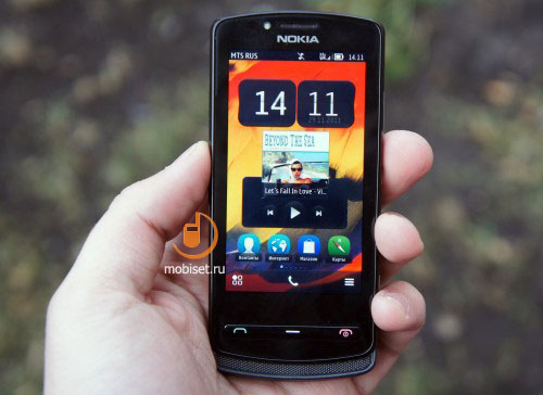 Nokia 700