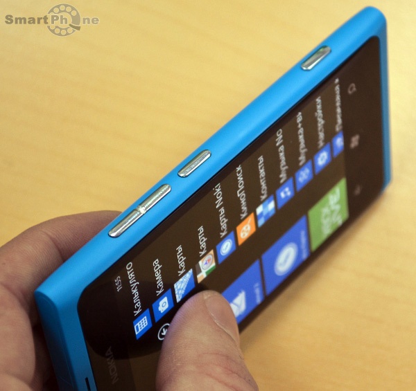 Обзор смартфона Nokia Lumia 800