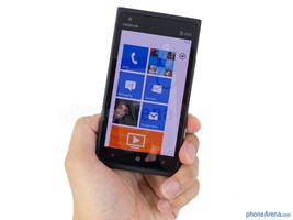 Nokia-Lumia-900-Review-03