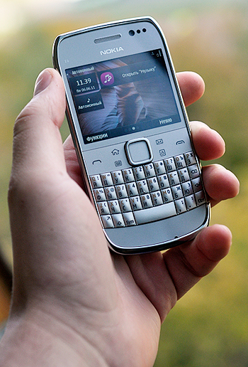 Nokia E6-00