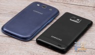 Samsung Galaxy S III рядом с Galaxy S II, вид сзади