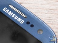 Фронтальная камера и датчики на лицевой панели Samsung Galaxy S III