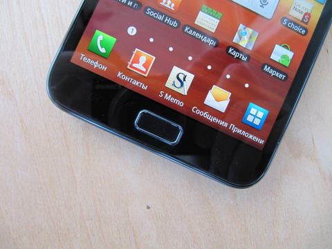 Дизайн Galaxy Note очень похож на то, что мы видели в Samsung Galaxy S II. 