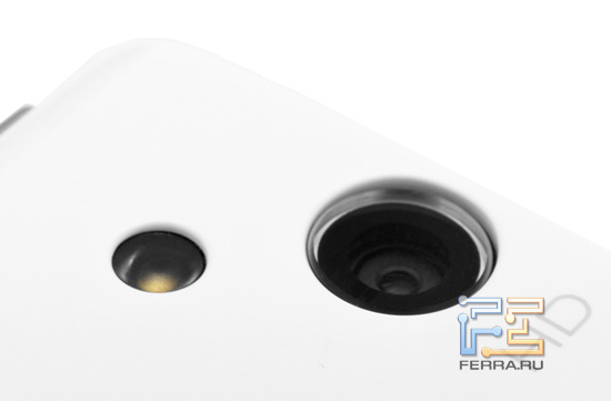 Встроенная камера и вспышка Sony Ericsson Xperia Arc S