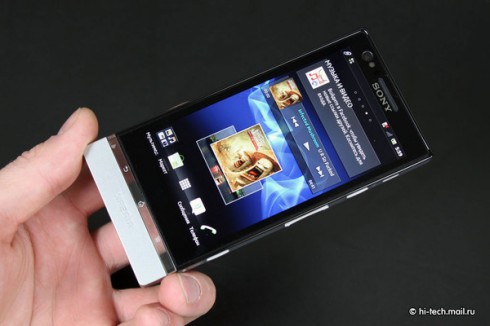 Обзор Sony Xperia P: металлический смартфон с самым ярким экраном