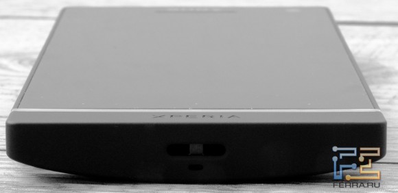 Нижний торец корпуса Sony Xperia S