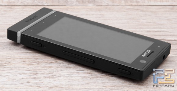 Правая боковая грань корпуса Sony Xperia U