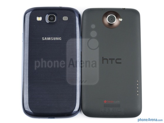 Samsung-Galaxy-S-III-vs-HTC-One-X-02