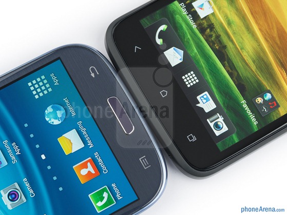 Samsung-Galaxy-S-III-vs-HTC-One-X-04